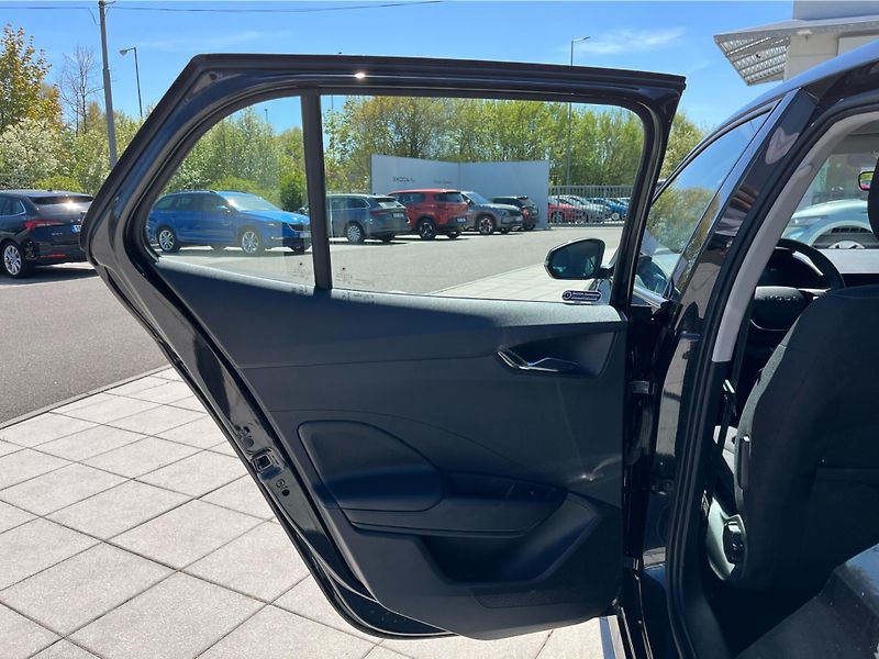 Škoda Fabia 1.0 MPi 59 kW SELECTION - fotka 23 z 27
