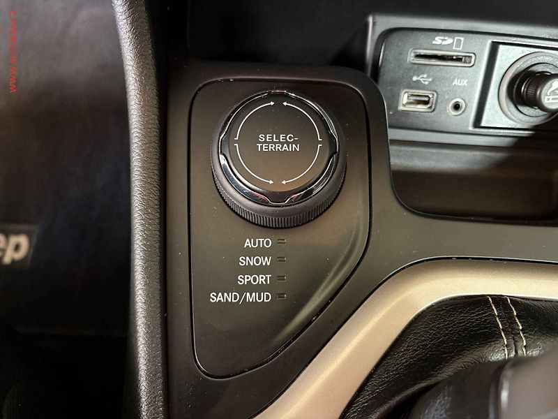 Jeep Cherokee (2015) 2.0 CRD 4x4, servis.kniha, AT - fotka 20 z 20