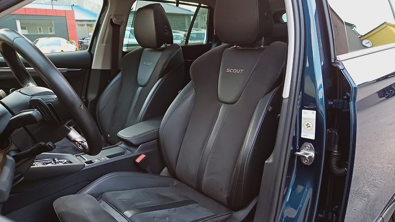 Škoda Octavia SCOUT TSI 4x4-WEBA-PANO-HUD-TZ - fotka 21 z 50