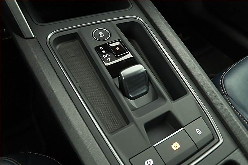 Cupra Formentor (2024) 1.4 e-Hybrid VZ - fotka 10 z 20