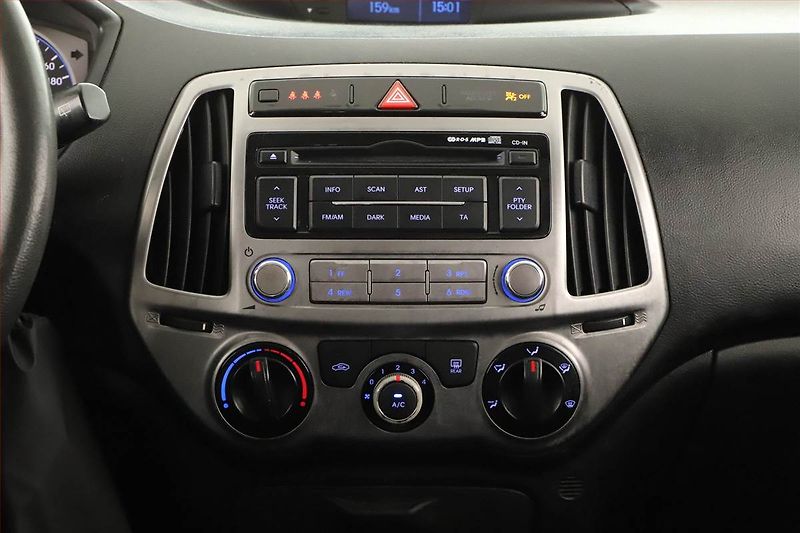 Hyundai i20 (2013) 1.2, po STK, jezdí výborně - fotka 9 z 12