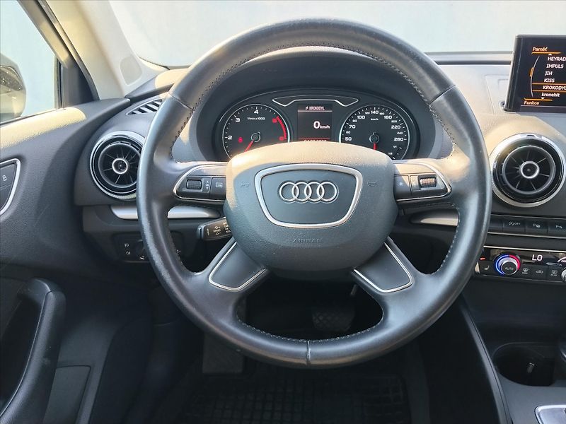 Audi A3 1,6   Sportback - fotka 5 z 32