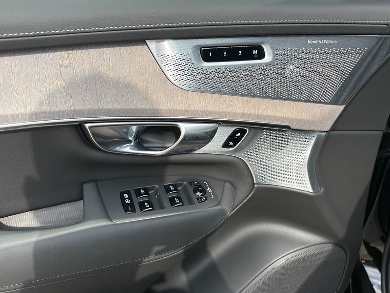 Volvo XC90 Plus B5 184kW - fotka 16 z 22