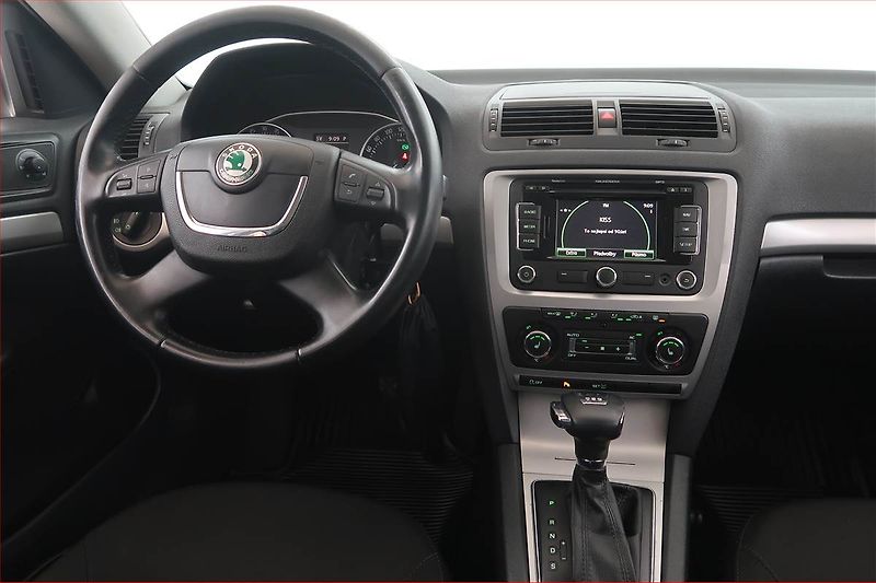 Škoda Octavia (2011) 2.0 TDI, Automat, Navi, Xenony - fotka 7 z 17