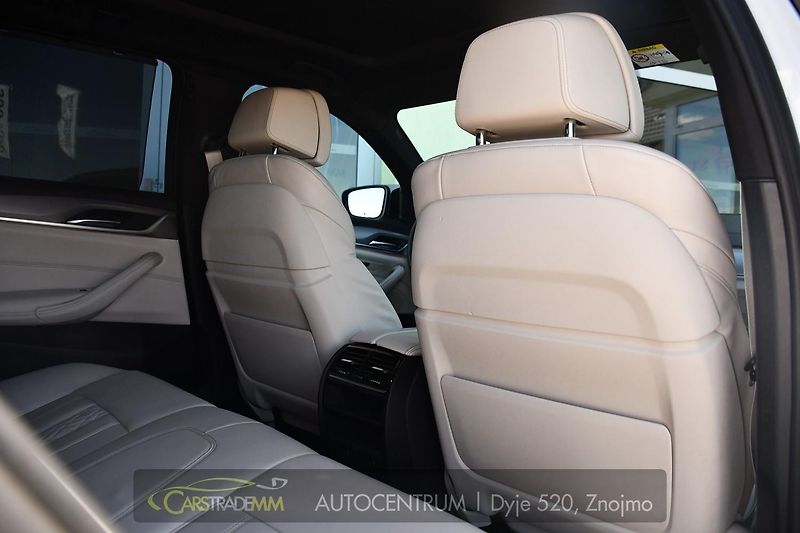 BMW Řada 5 520d - fotka 15 z 58