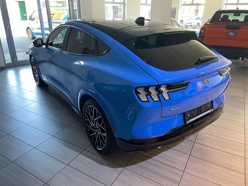 Ford Mustang Mach-E (2025) GT 91kWh 442kW/600k AWD - fotka 3 z 30