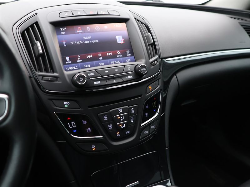 Opel Insignia 2,0 Turbo 184kW Cosmo SH - fotka 17 z 28
