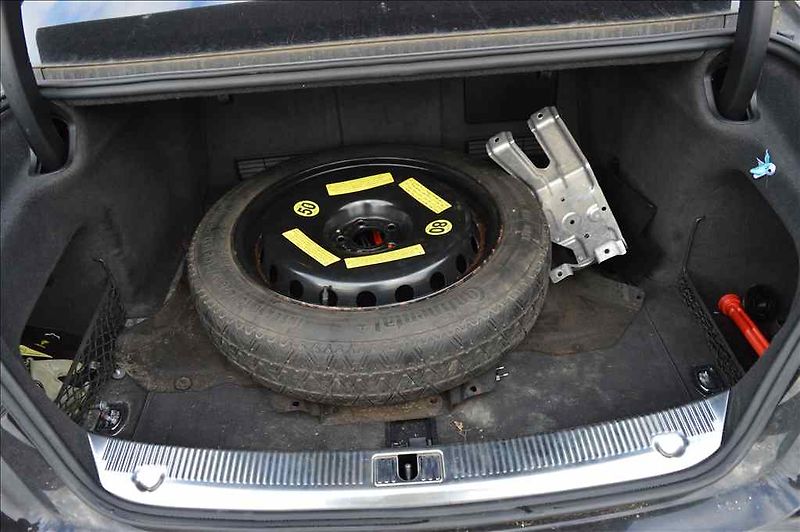 Audi A8 (2012) 4,2V8 QUATTRO - fotka 16 z 25