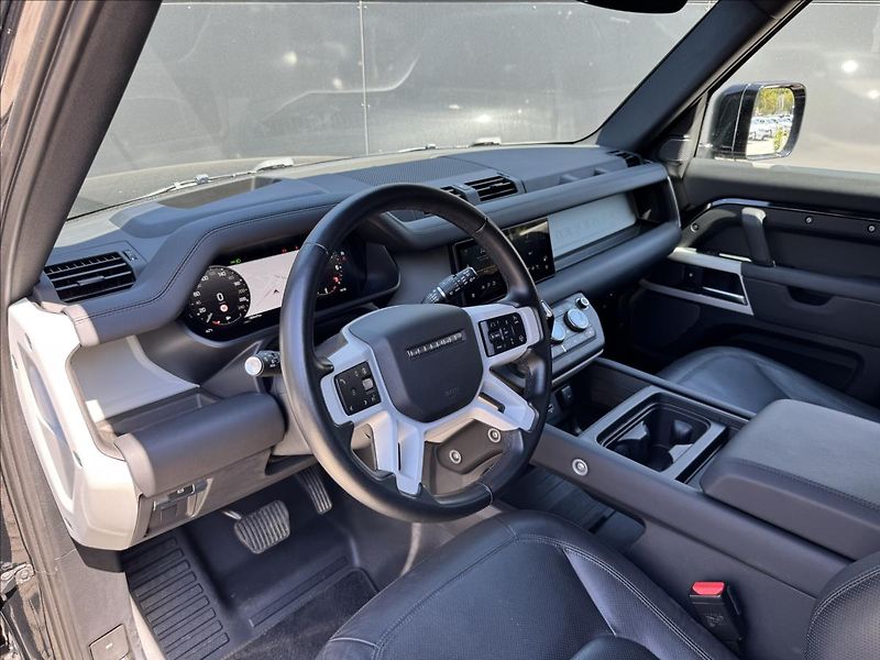 Land Rover Defender 3,0 110 P400 SE AWD AT ČR DPH - fotka 9 z 34