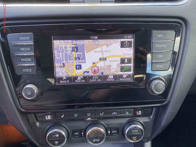 Škoda Octavia (2014) 2.0 TDI, DSG, navi, bixen - fotka 16 z 17
