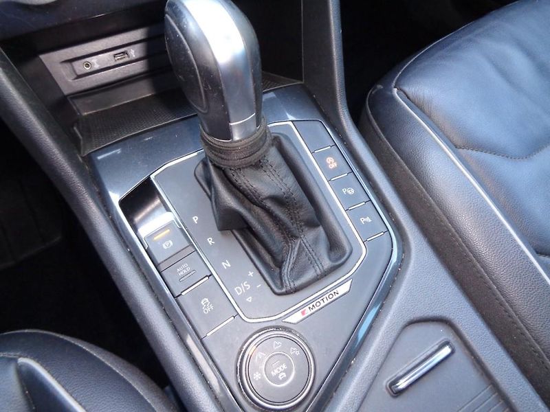Volkswagen Tiguan 2,0 TDI 4x4 7DSG COMFORTLINE - fotka 14 z 30