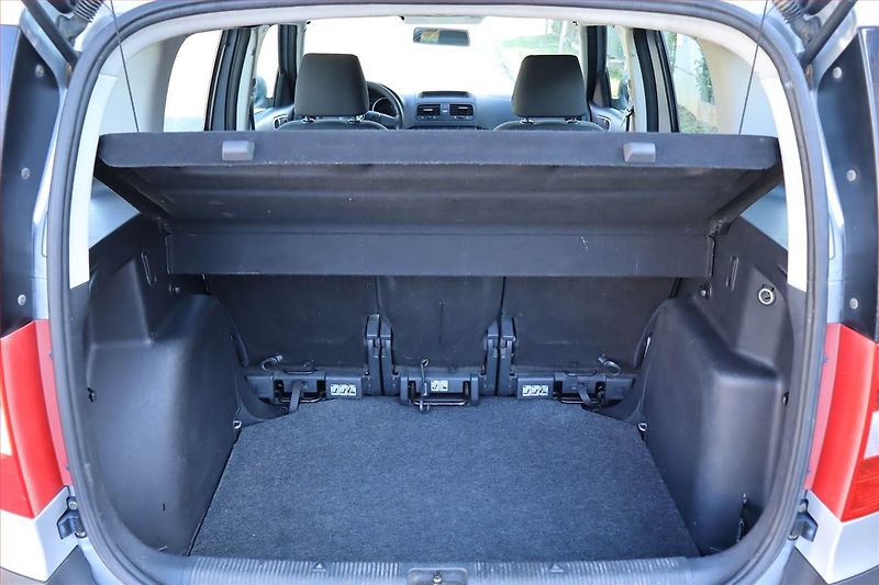 Škoda Yeti (2010) 2.0 TDI, 4X4, Park. senzory - fotka 14 z 18