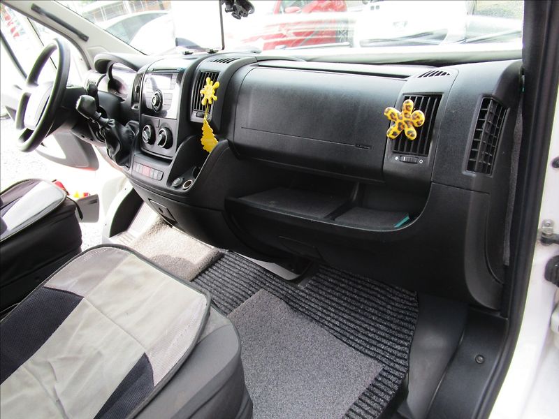 Peugeot Boxer 2.2HDi, Obytný, 5 míst - fotka 18 z 67