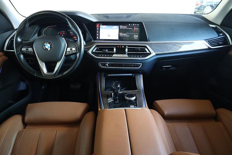 BMW X5 xDrive30d - fotka 5 z 27