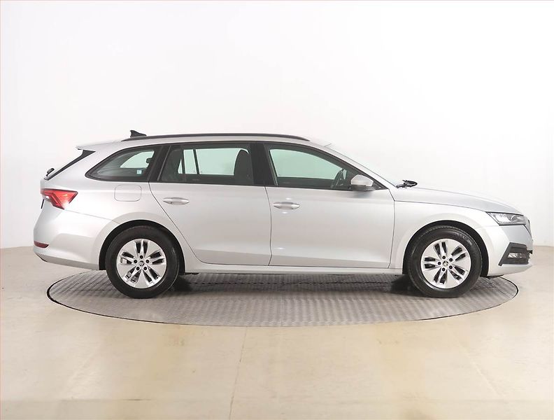 Škoda Octavia (2022) Ambition 2.0 TDI, Serv.kniha - fotka 6 z 18