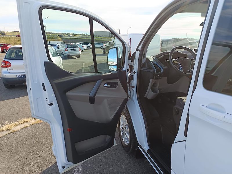 Ford Tourneo Custom (2013) - fotka 13 z 40