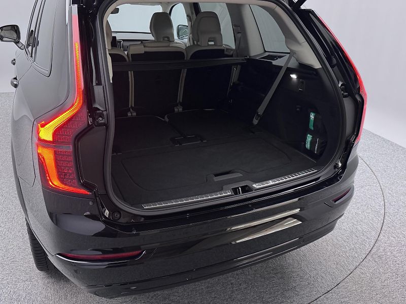 Volvo XC90 (2026) B5 AWD AUT DARK PLUS 7míst - fotka 6 z 26