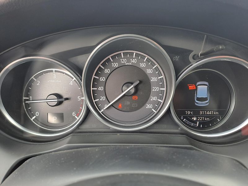 Mazda 6 (2016) 2.2 4x4 SKYACTIV 129 KW - fotka 18 z 31