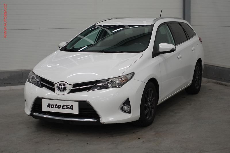 Toyota Auris (2015) 1.4D, 1.maj,ČR, autoAC - fotka 3 z 21