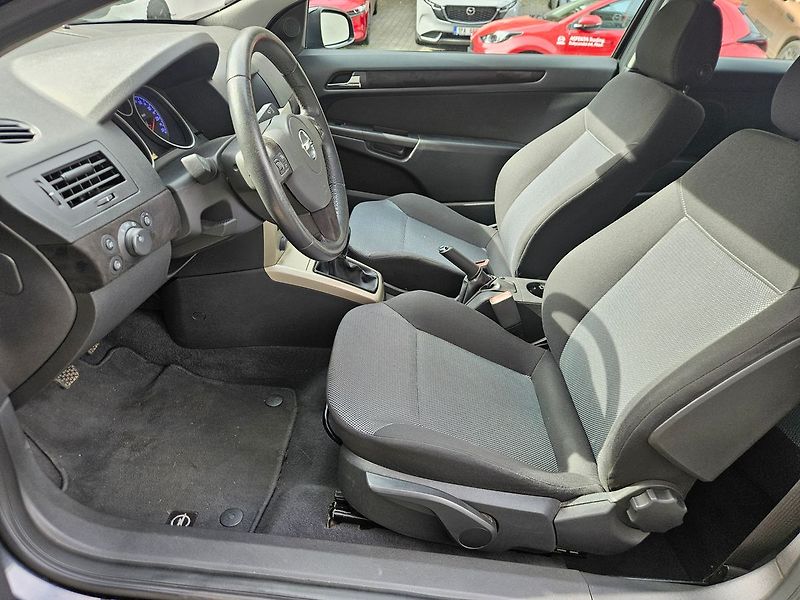 Opel Astra 1,8 ECOTEC 103kW, 2.majitel - fotka 10 z 27