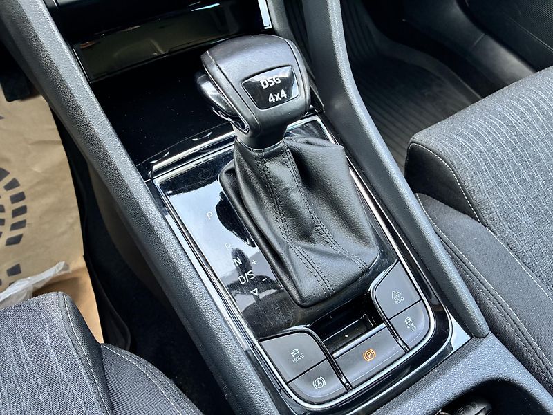 Škoda Karoq 110 kW Style 4x4 DSG 1.MAJITEL - fotka 26 z 38