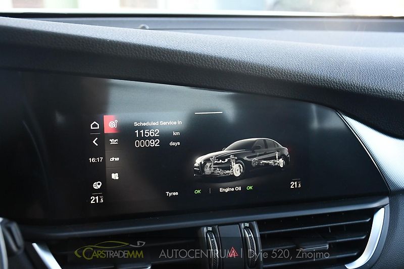 Alfa Romeo Giulia 2.0 TURBO 16V 206kW Q4 VELOCE - fotka 32 z 42