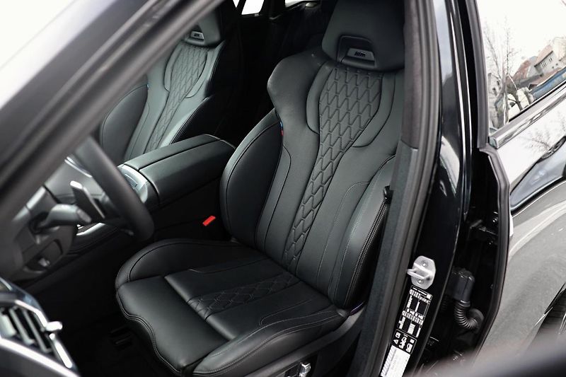 BMW X6 xDrive40d - fotka 10 z 24