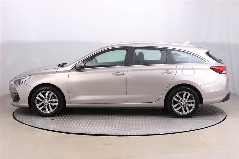 Hyundai i30 (2019) Style 1.4 T-GDI, Automat - fotka 3 z 19