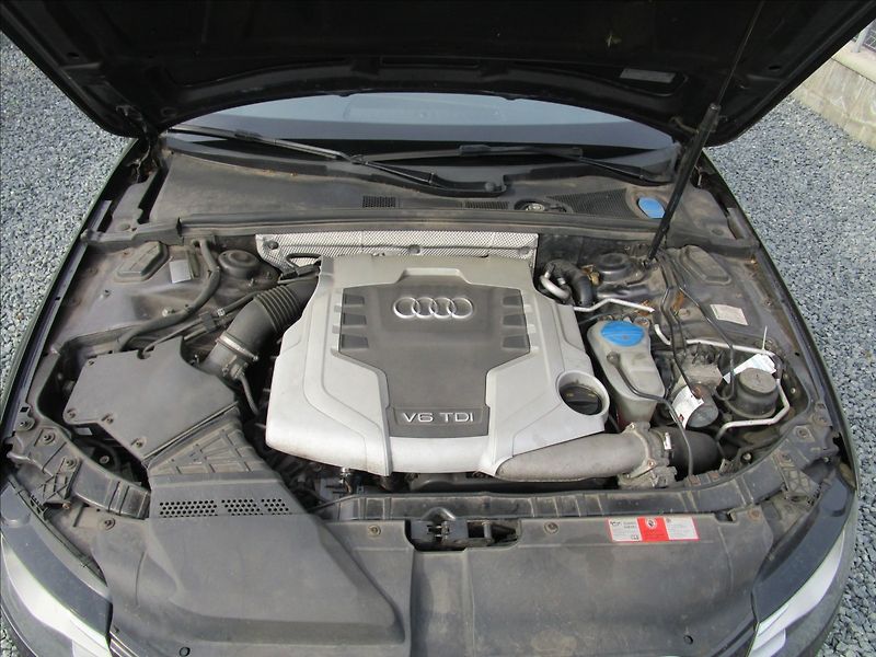 Audi A4 Avant 3.0TDi V6 Quattro, Bi-xe - fotka 38 z 41