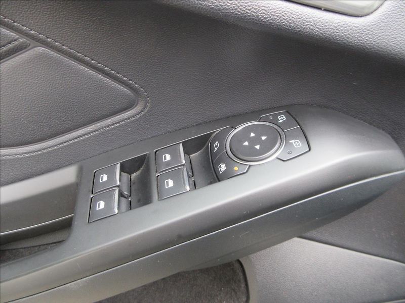 Ford Focus 1,0 i, Vyhř.sed,vol,okn, Navi, - fotka 24 z 29