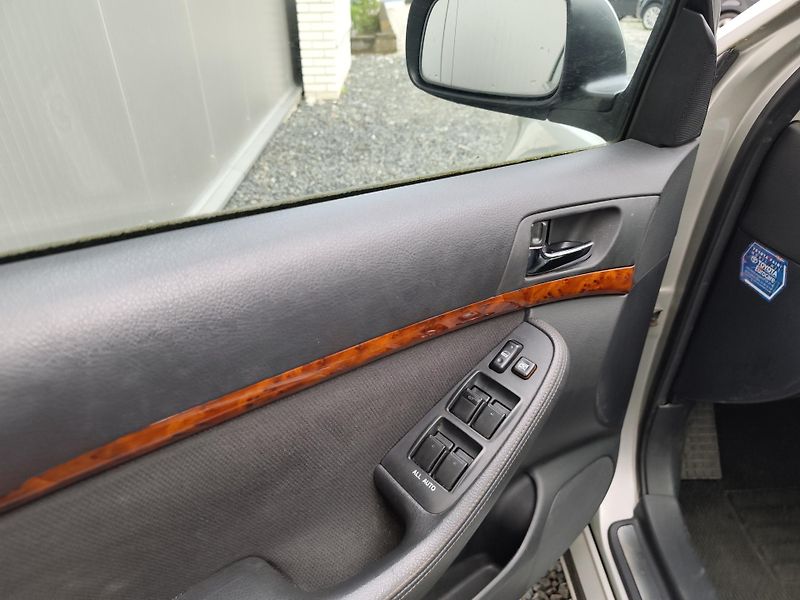 Toyota Avensis 2.4i   AUTOMAT - fotka 11 z 17