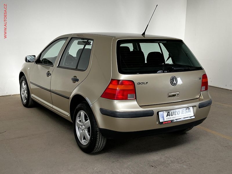Volkswagen Golf (2002) 1.6i, Klima - fotka 6 z 11