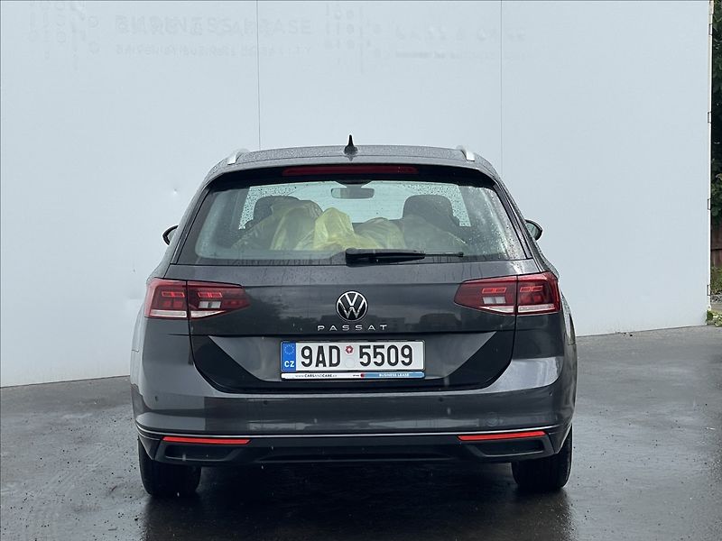 Volkswagen Passat Variant 2,0 TDI DSG Business TAŽNÉ+ACC - fotka 22 z 22