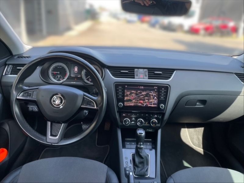 Škoda Octavia 2,0 TDI Style 4x4 AT - fotka 9 z 11
