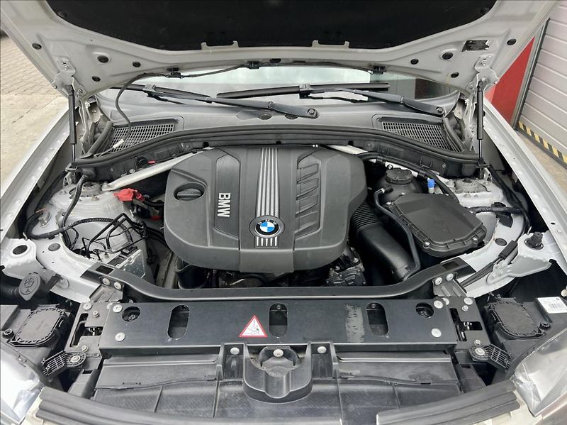 BMW X3 2,0 D  xDrive / KLIMA - fotka 34 z 36