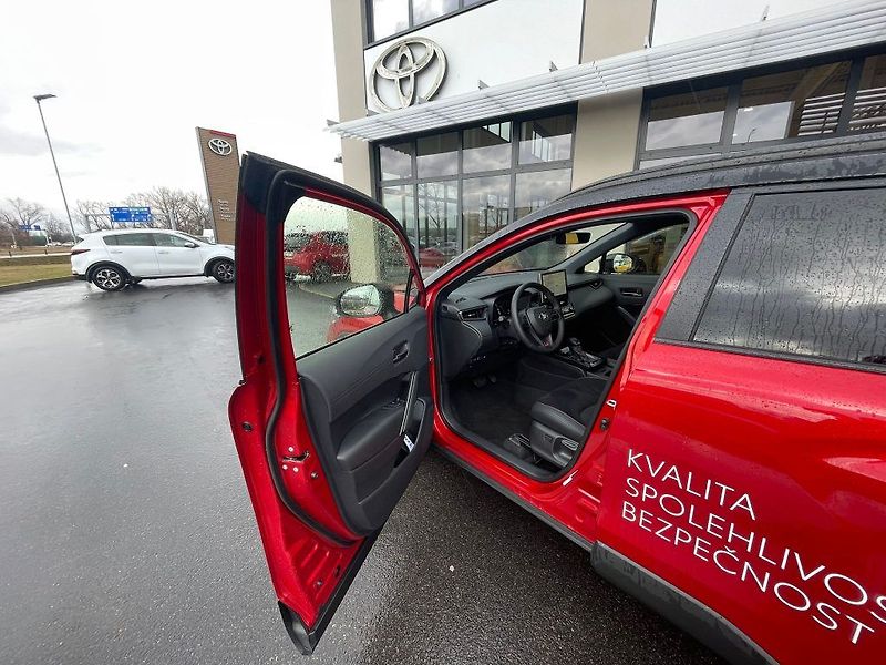 Toyota Corolla Cross 2.0 Hybrid FWD GR SPORT - fotka 9 z 29