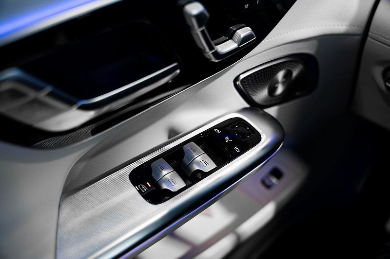 Mercedes-Benz EQE 53 AMG 4MATIC*hyperscreen MBUX - fotka 6 z 29