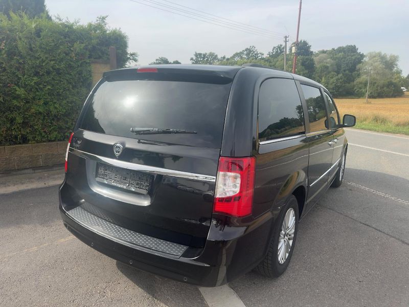 Lancia Voyager (2012)  Town 3,6 DVD Navi 2012 - fotka 4 z 20
