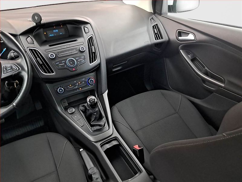 Ford Focus (2016) 1.0 EcoBoost - fotka 8 z 17