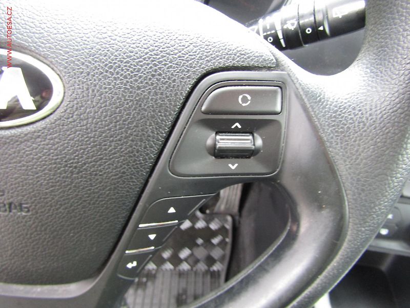 Kia Ceed (2013) 1.4 CRDi, ČR - fotka 13 z 16