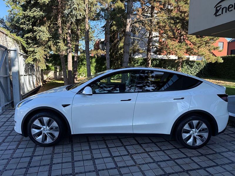 Tesla Model Y Long Range AWD záruka - fotka 3 z 40