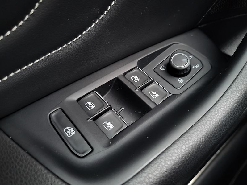 Volkswagen Passat 1.4 TSI PHEV GTE DSG HYBRID - fotka 18 z 46