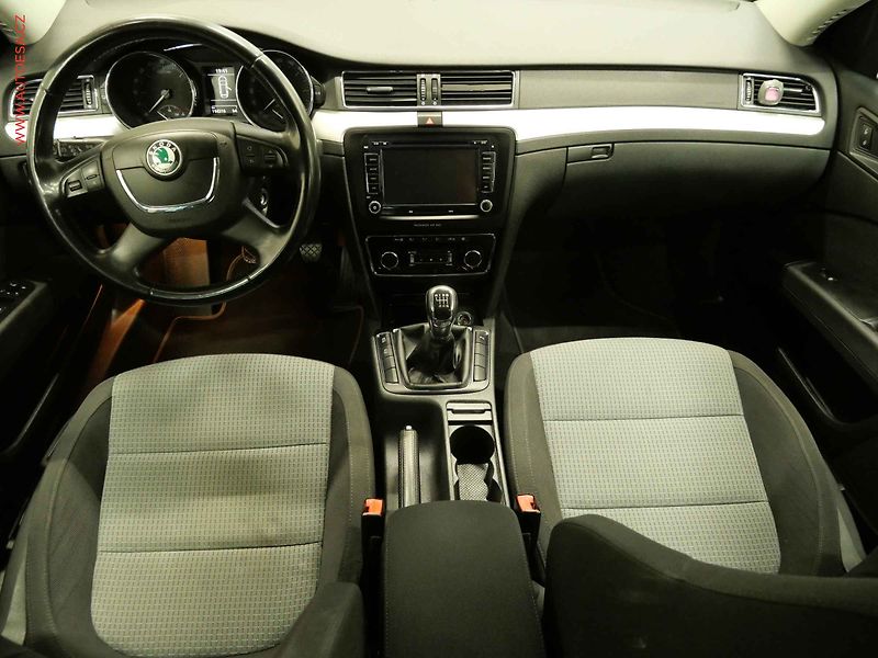 Škoda Superb (2010) 2.0TDI, Xenon, AC - fotka 8 z 22