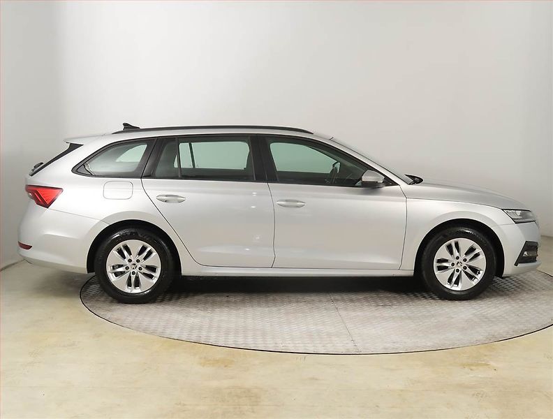 Škoda Octavia (2022) Ambition 2.0 TDI, ČR,1.maj - fotka 6 z 22