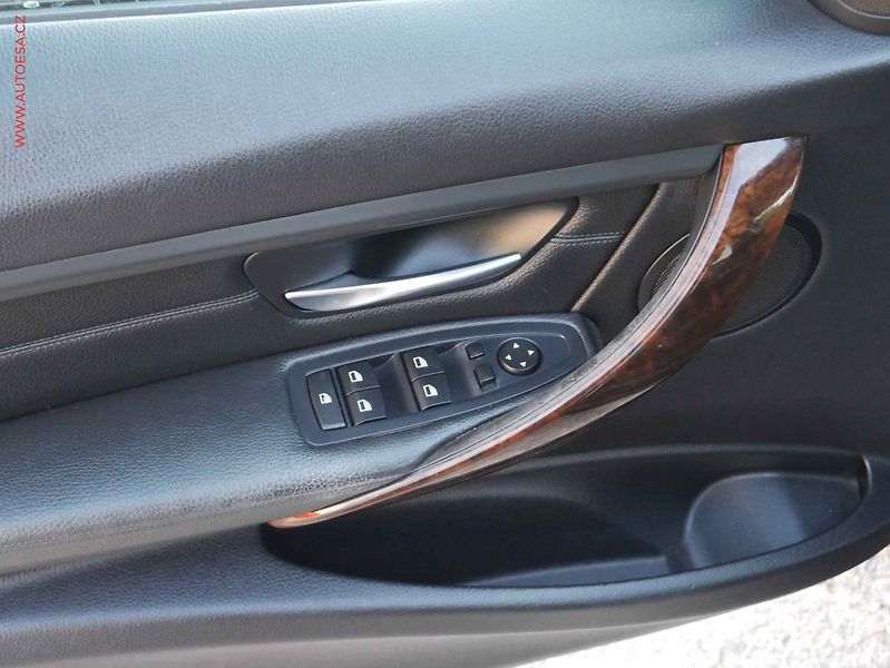 BMW Řada 3 (2013) 2.0i 328i, AC, tempo, park - fotka 15 z 15