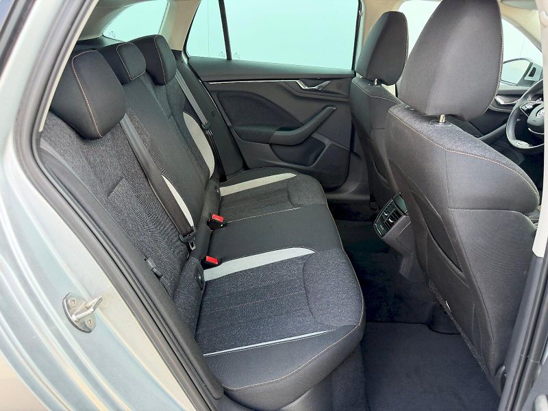 Škoda Scala (2022) 1.5 TSI 110kW Style Full-LED - fotka 25 z 35