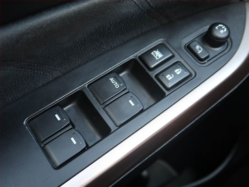 Suzuki Vitara (2017) Elegance 1.6 VVT, 4X4 - fotka 17 z 18