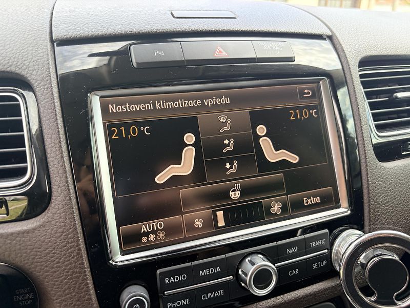 Volkswagen Touareg 3.0TDI V6 DSG 4x4 VZDUCH - fotka 43 z 56