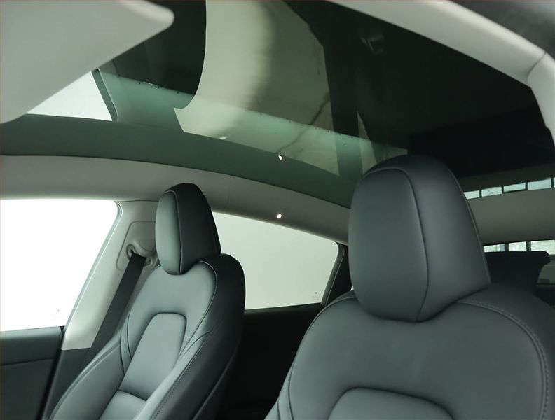 Tesla Model Y (2022) Long Range AWD 79kWh, SoH 92% - fotka 19 z 21