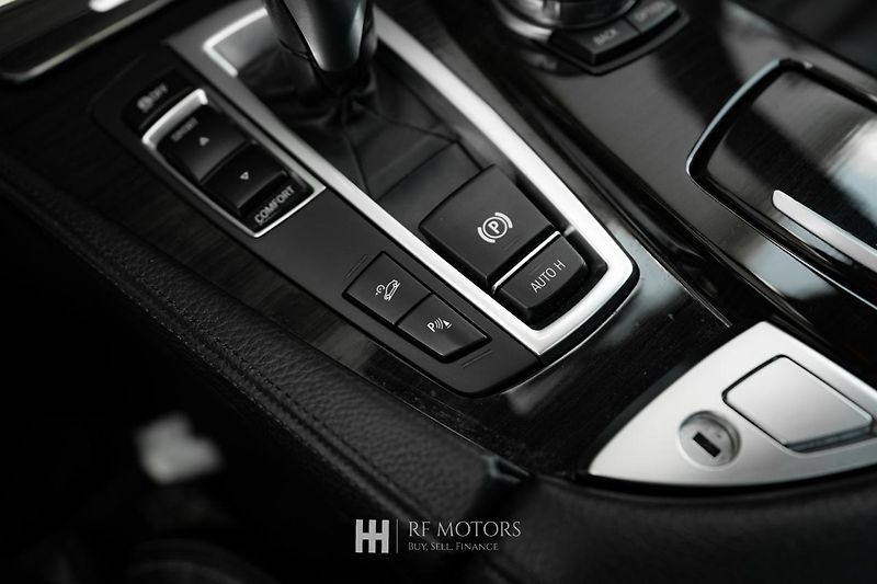 BMW Řada 5 (2013) M550d xDrive 280kW Touring - fotka 50 z 51